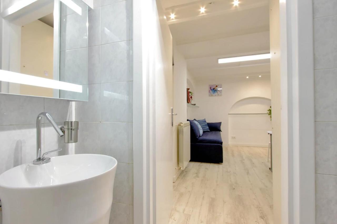 Ych-Confortevole Suite Al Colosseo Roma Exterior foto